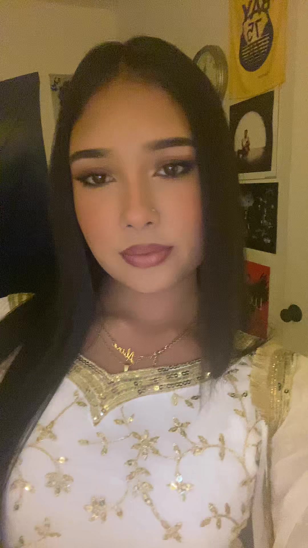@alvina🖤