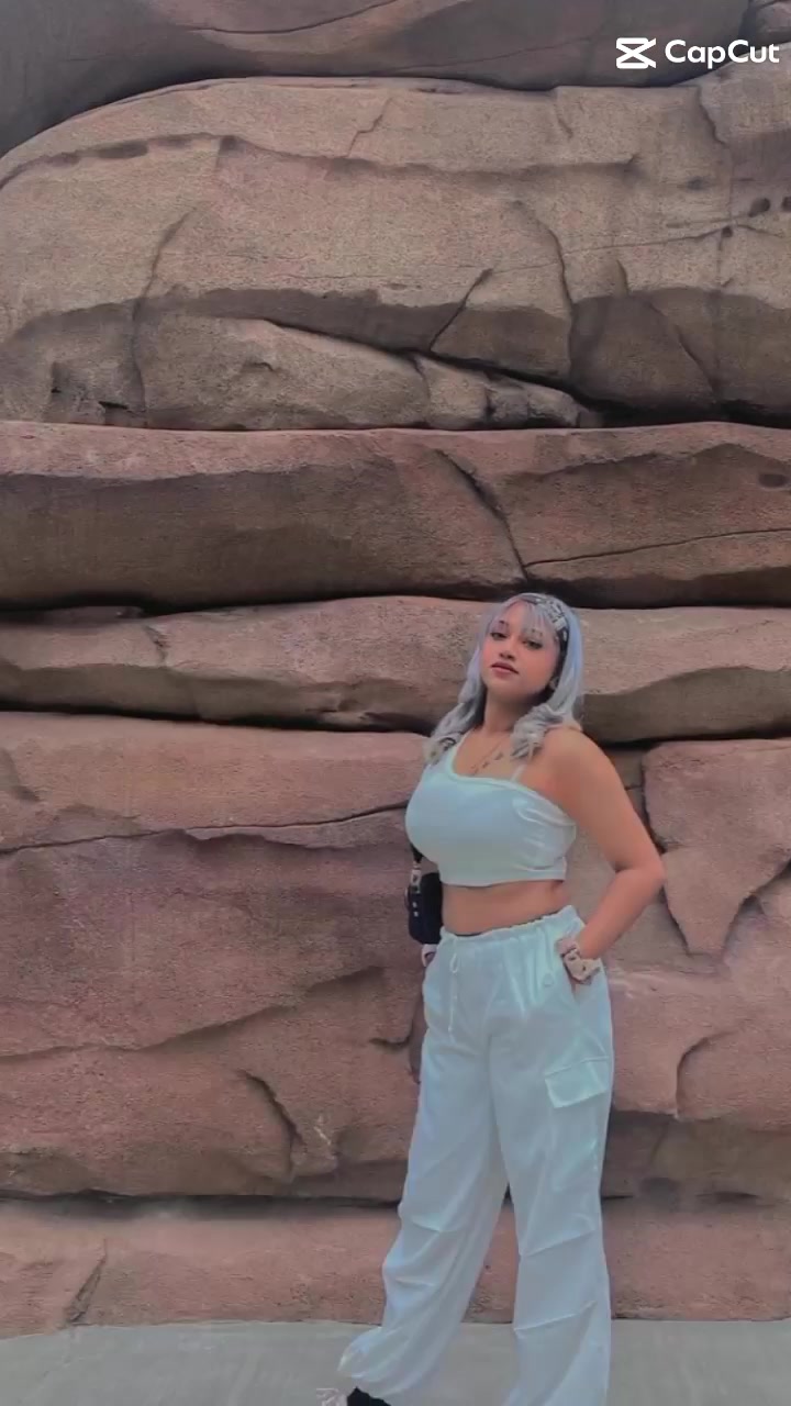 @Vyaa🐍✨