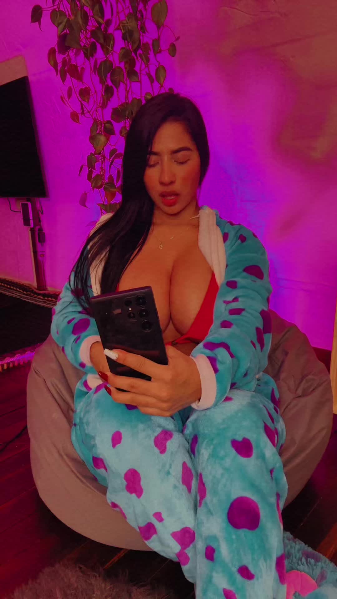 @Bella