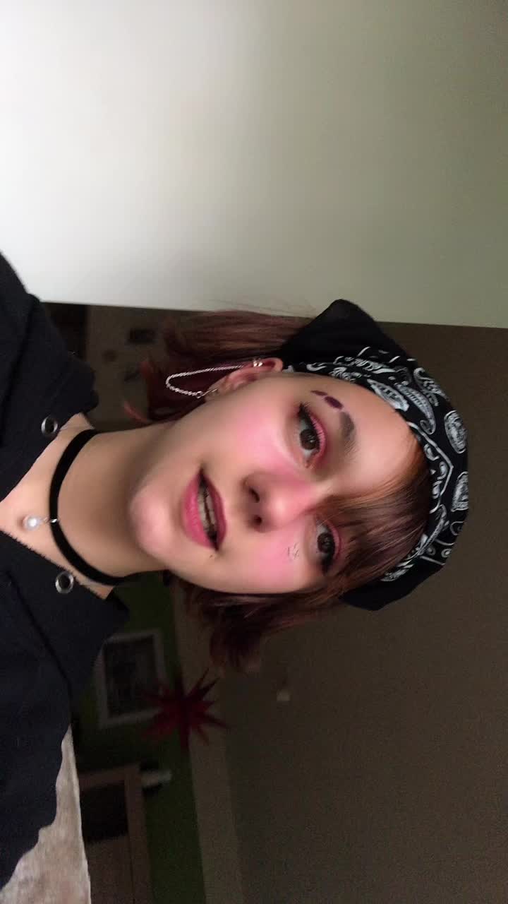 @Anschii_Queen