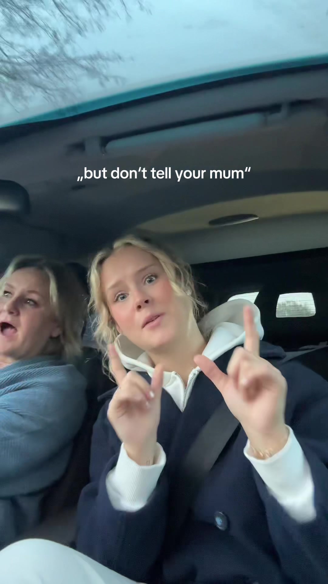 @JULIE ANTÓNIA