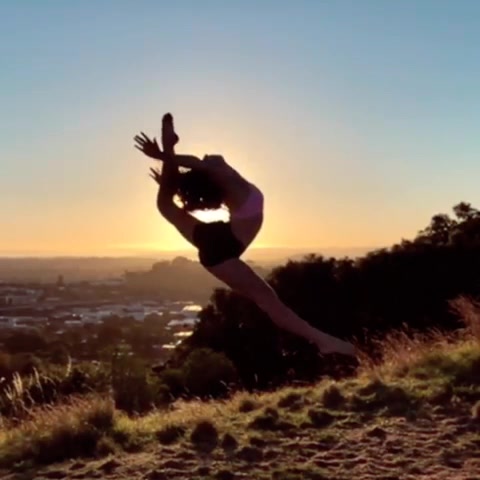 @🤸🏻♂️