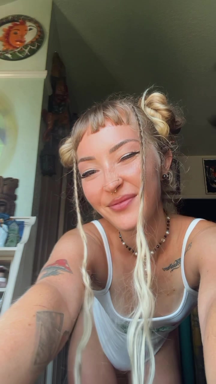 @miss_ally