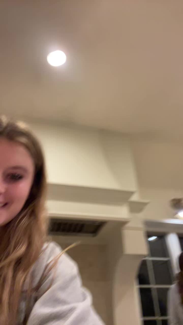 @chloe