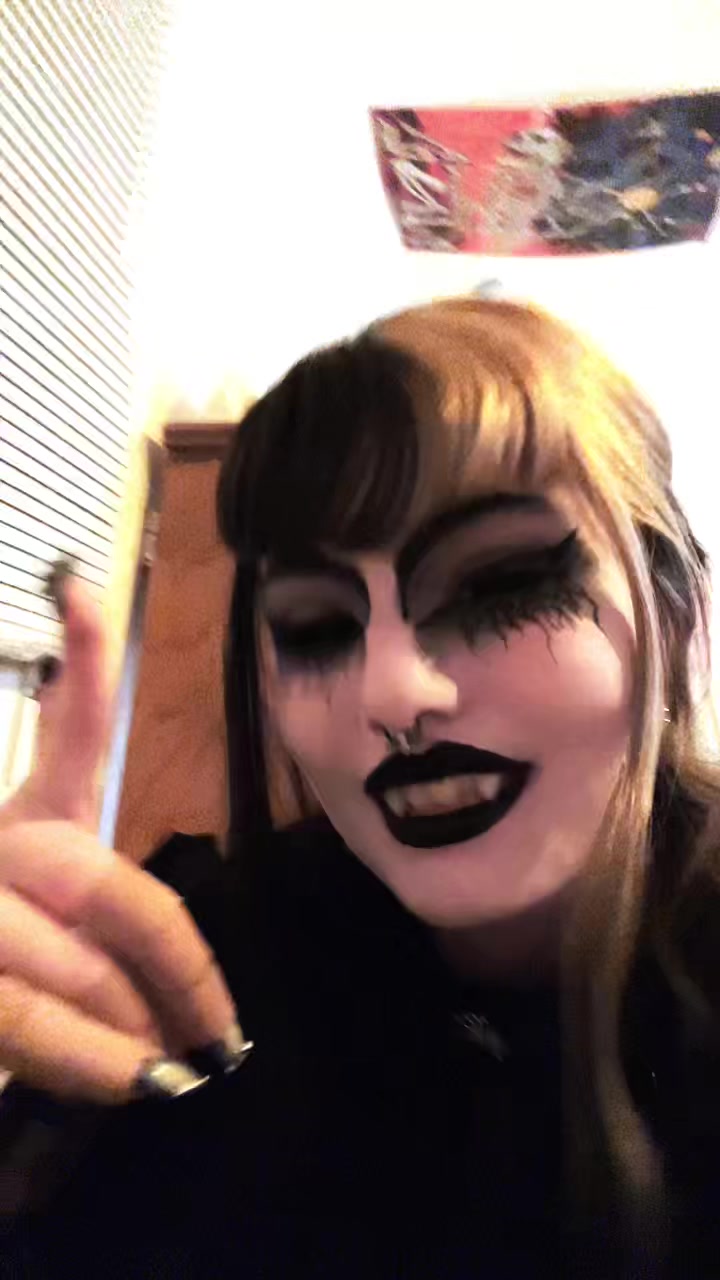 @Toeknee Marie☠️🖤