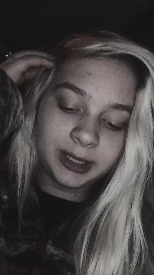 @deѕѕι👑