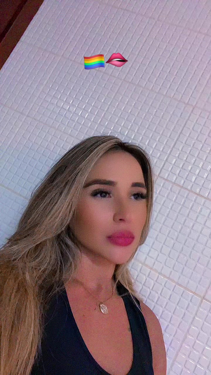 @Helana Castro ✨🐝🌻💛