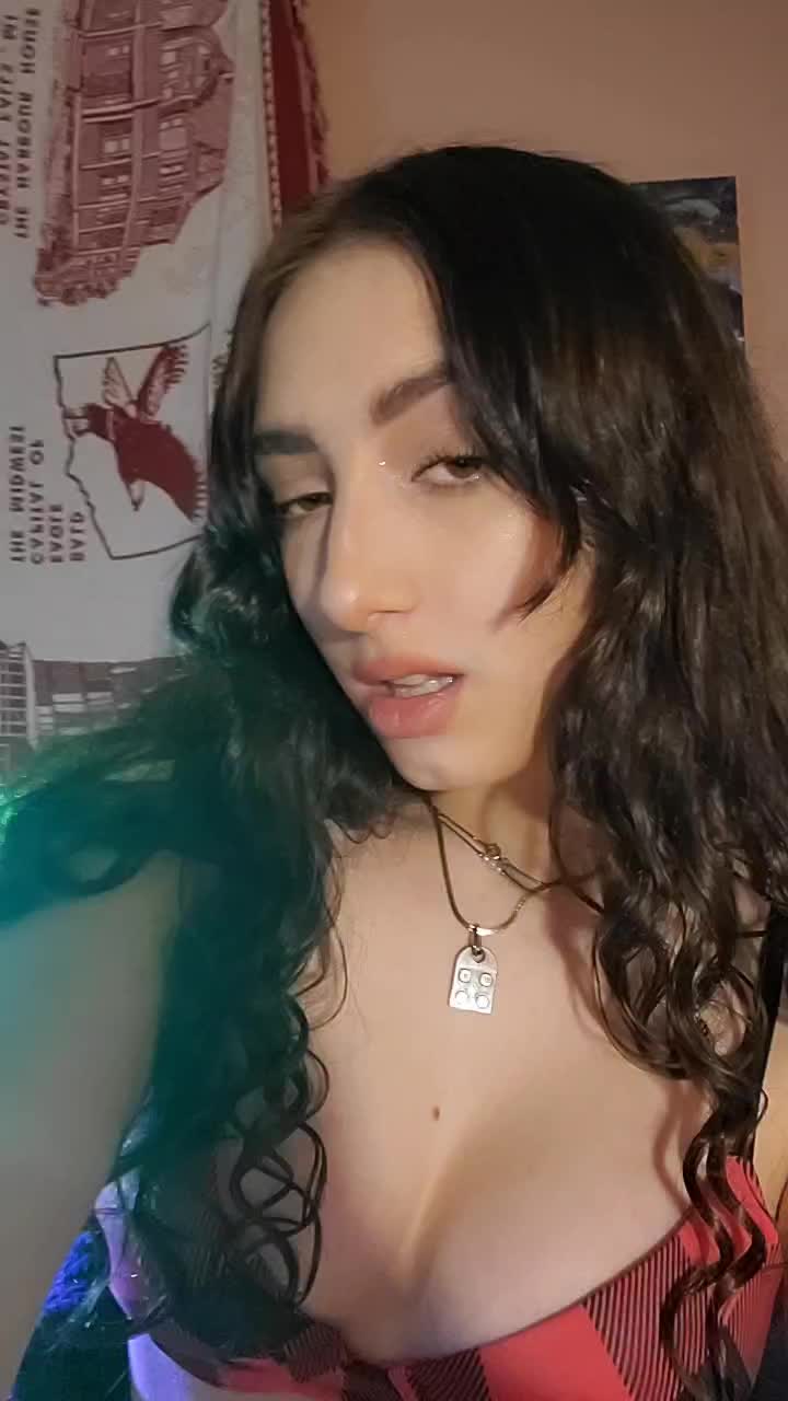 @Tia_Lena