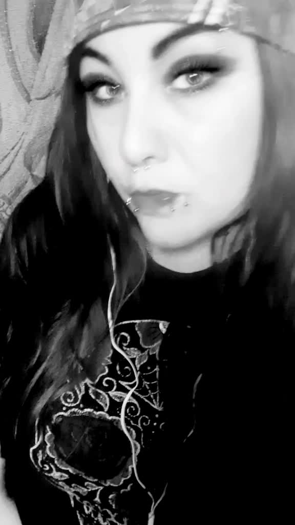 @🤘🖤Tosh Nicolee 🖤🤘