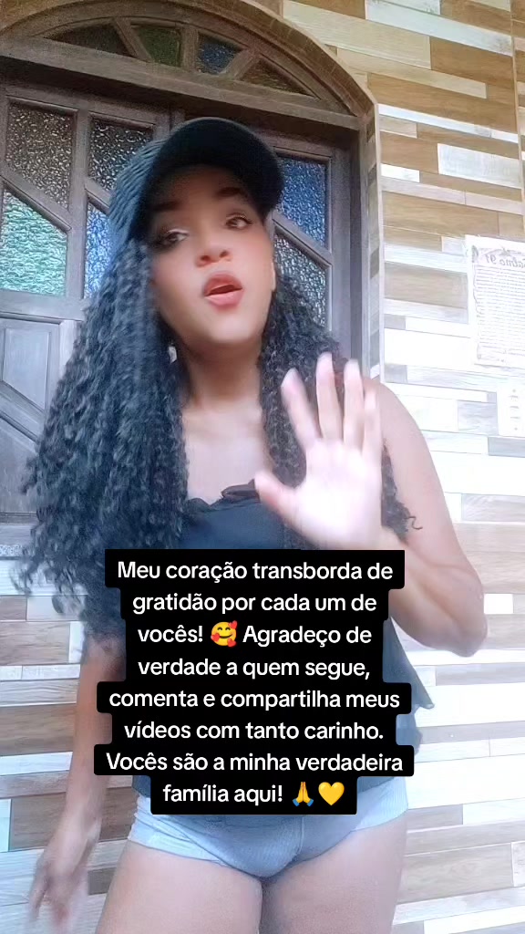 @Lucy a guria do short sexy