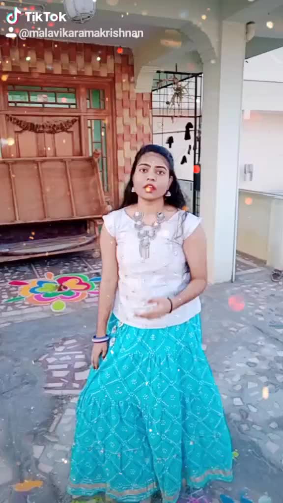 @Malavika jay❤