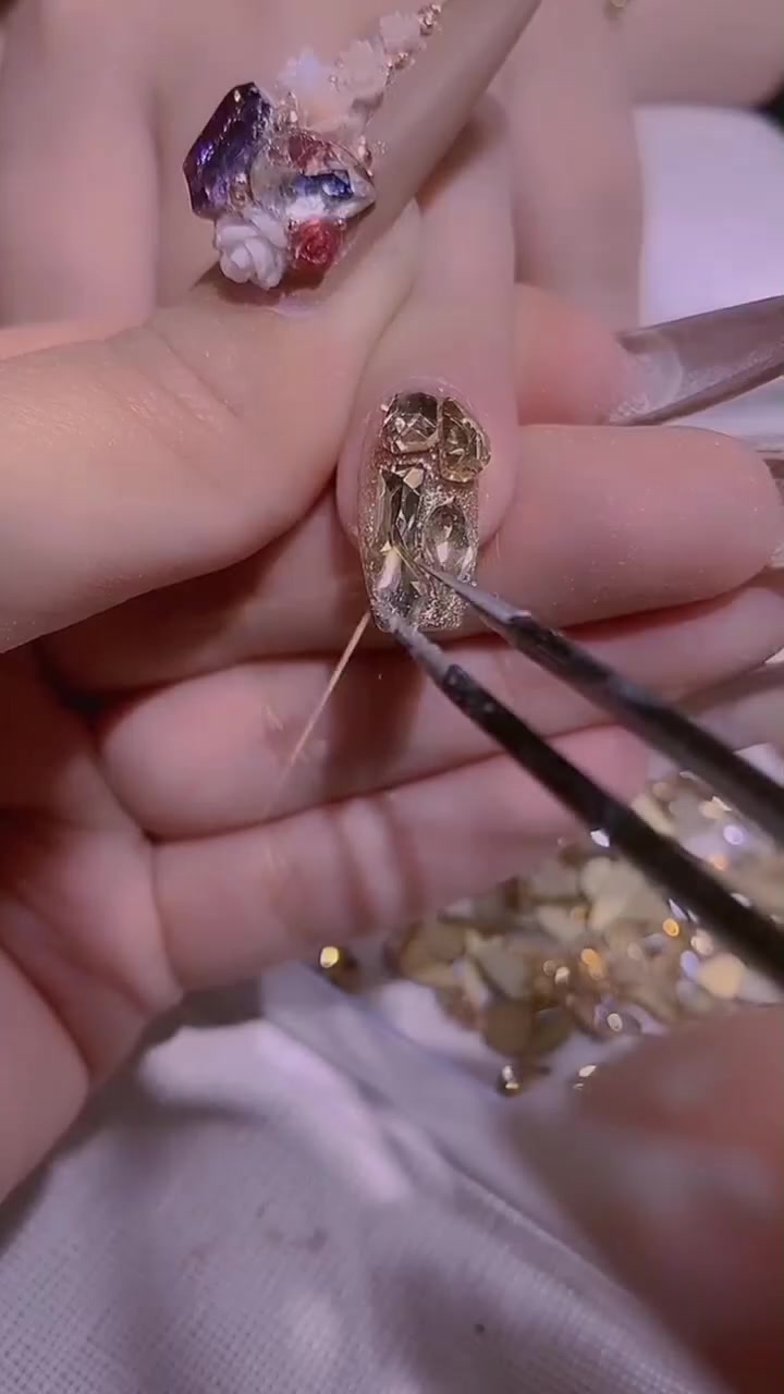 @Hinails