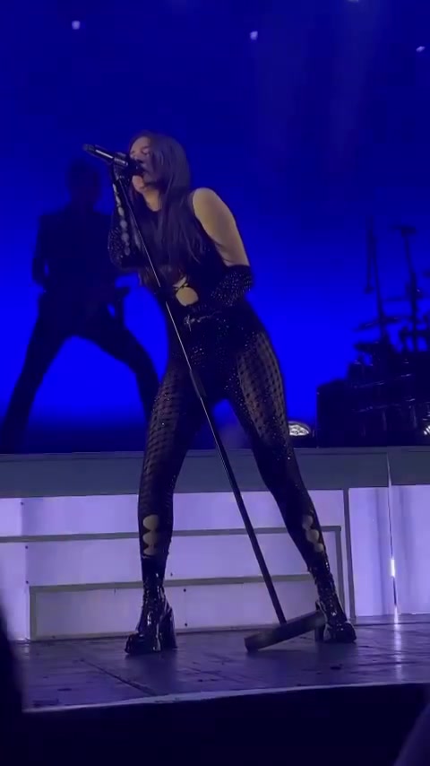 @MIMI WEBB ON TOUR