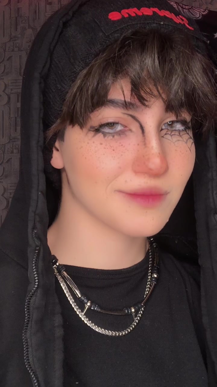 @ariwnwz_