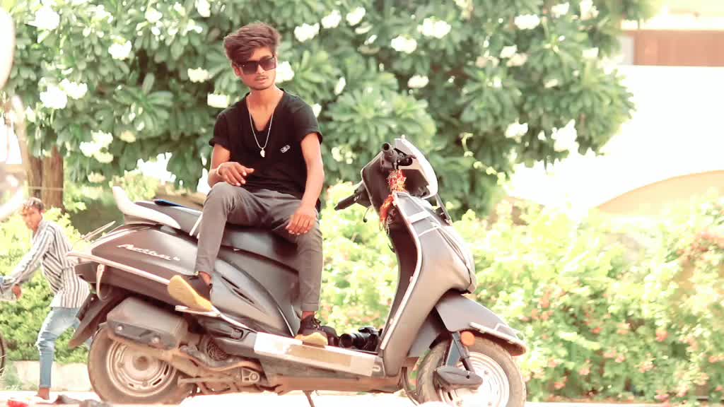 @Alone but Happy😃