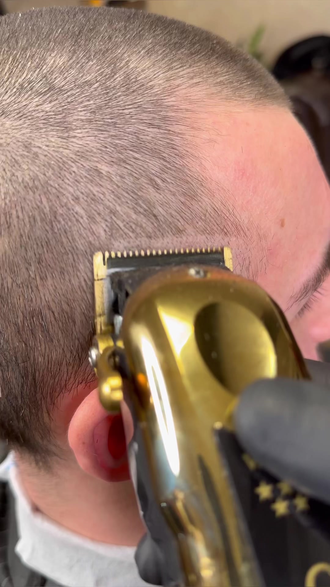@chriscrossbarber_