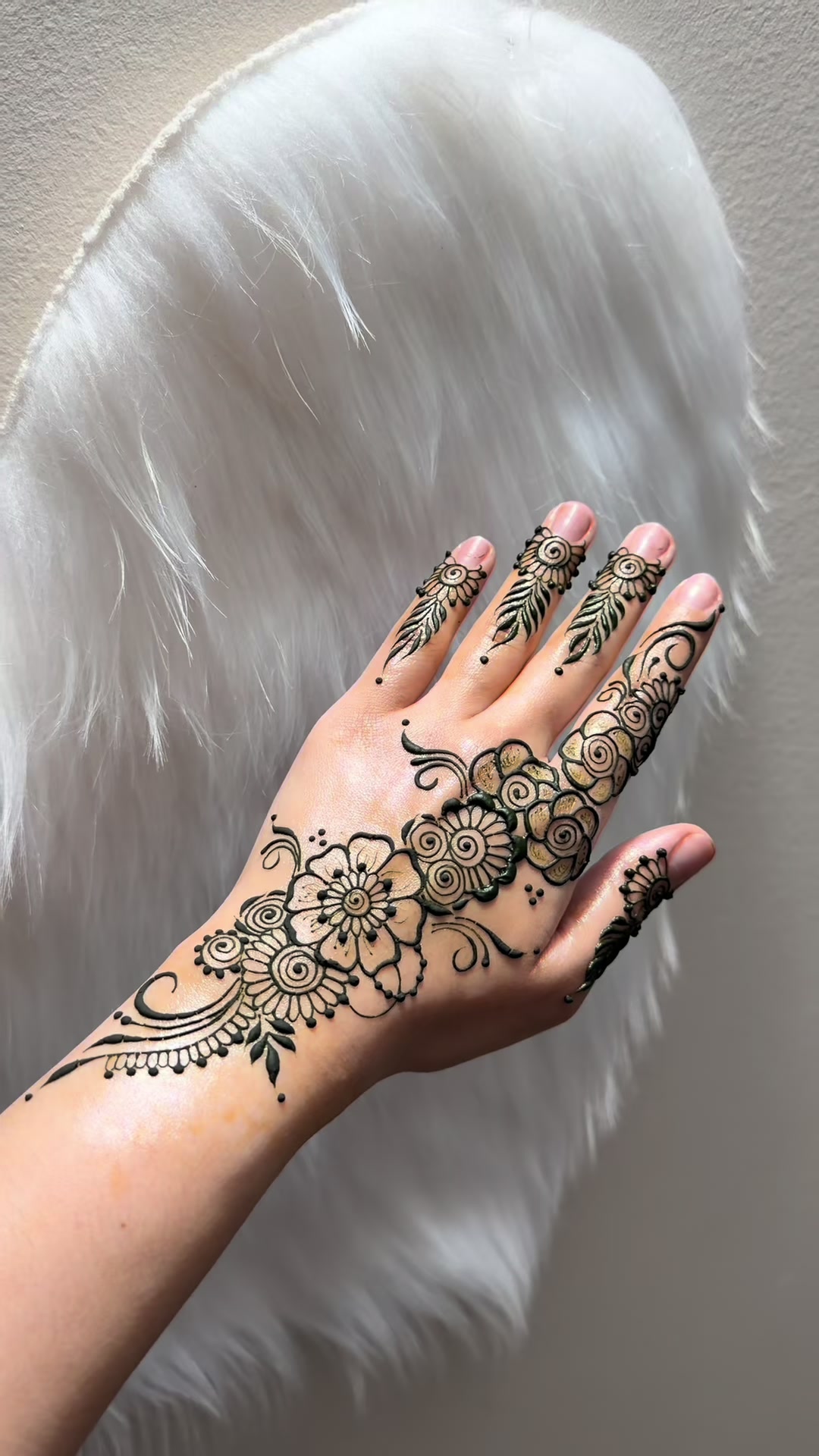 @charmsofmehandi