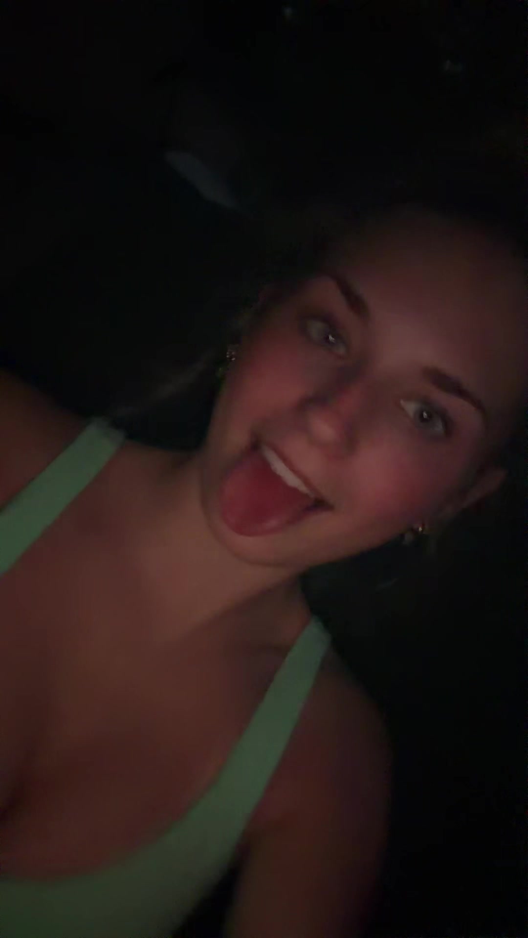 @🥂