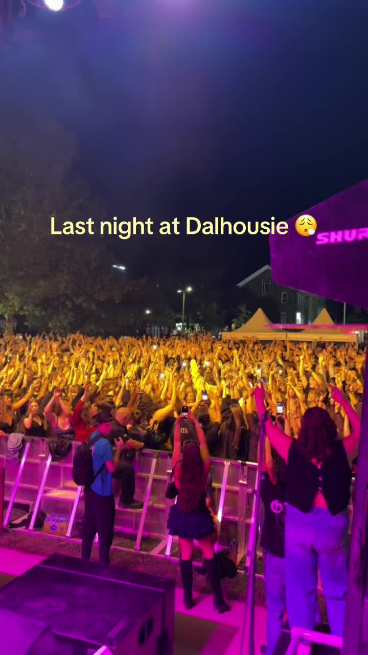@Neon Dreams