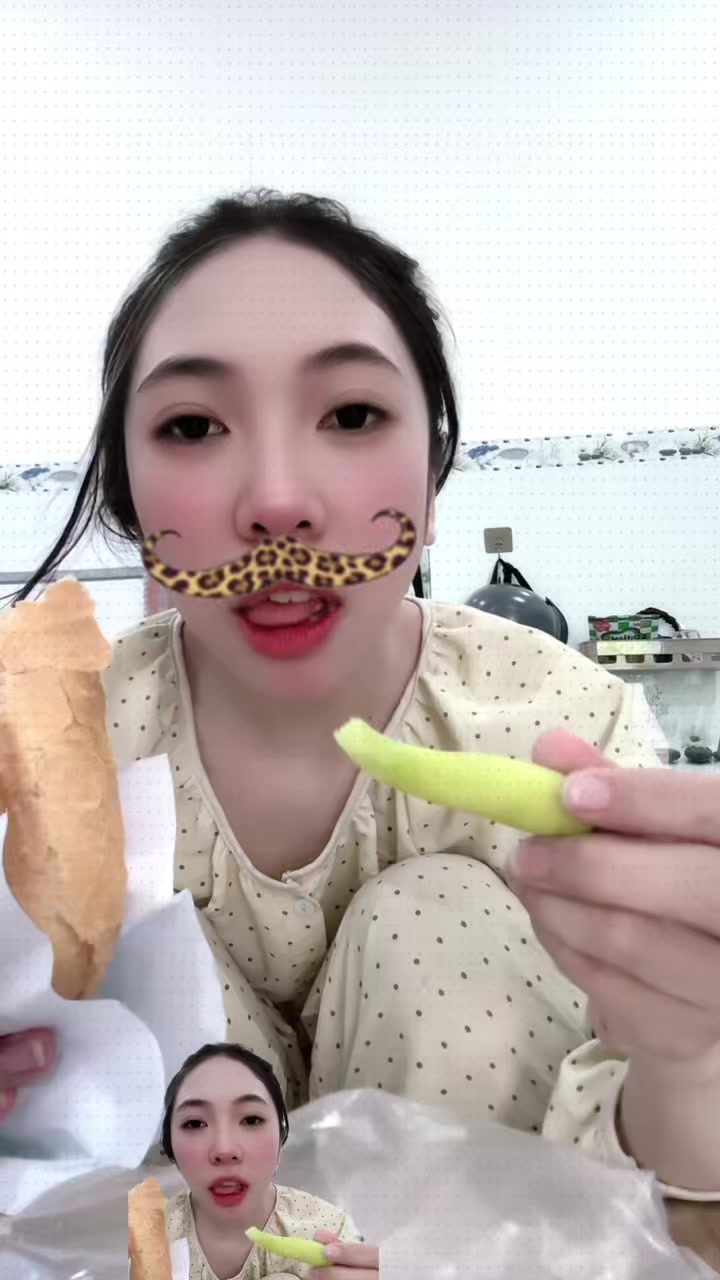 @Uy&ecirc;n Nhi