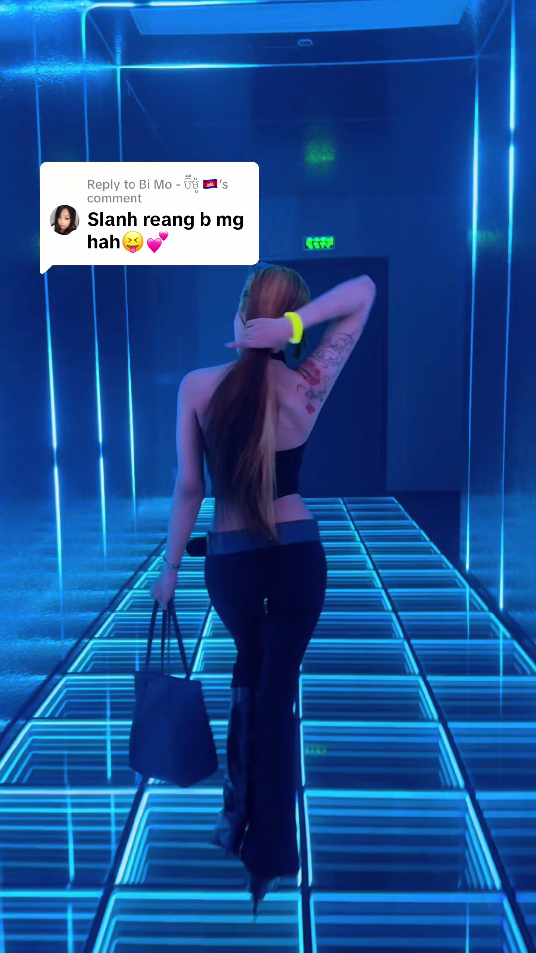 @Betsy Bombastic - ប៊េតសុី