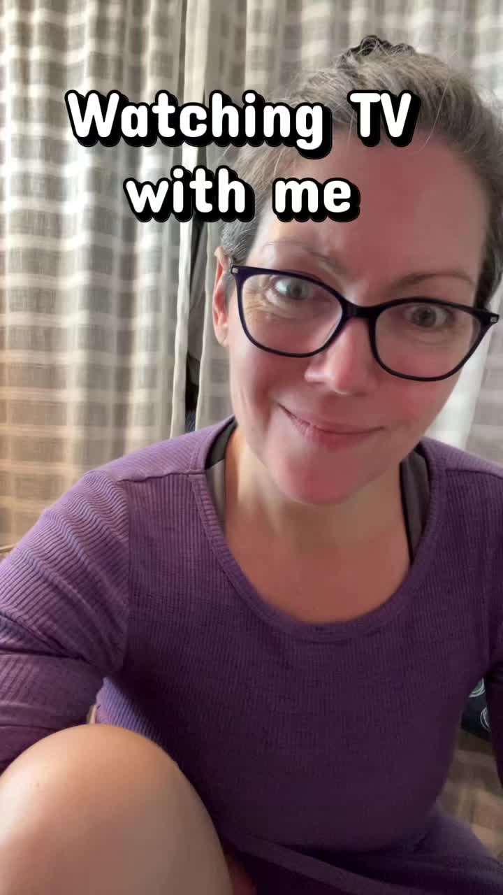 @ShelliSitsWeirdly