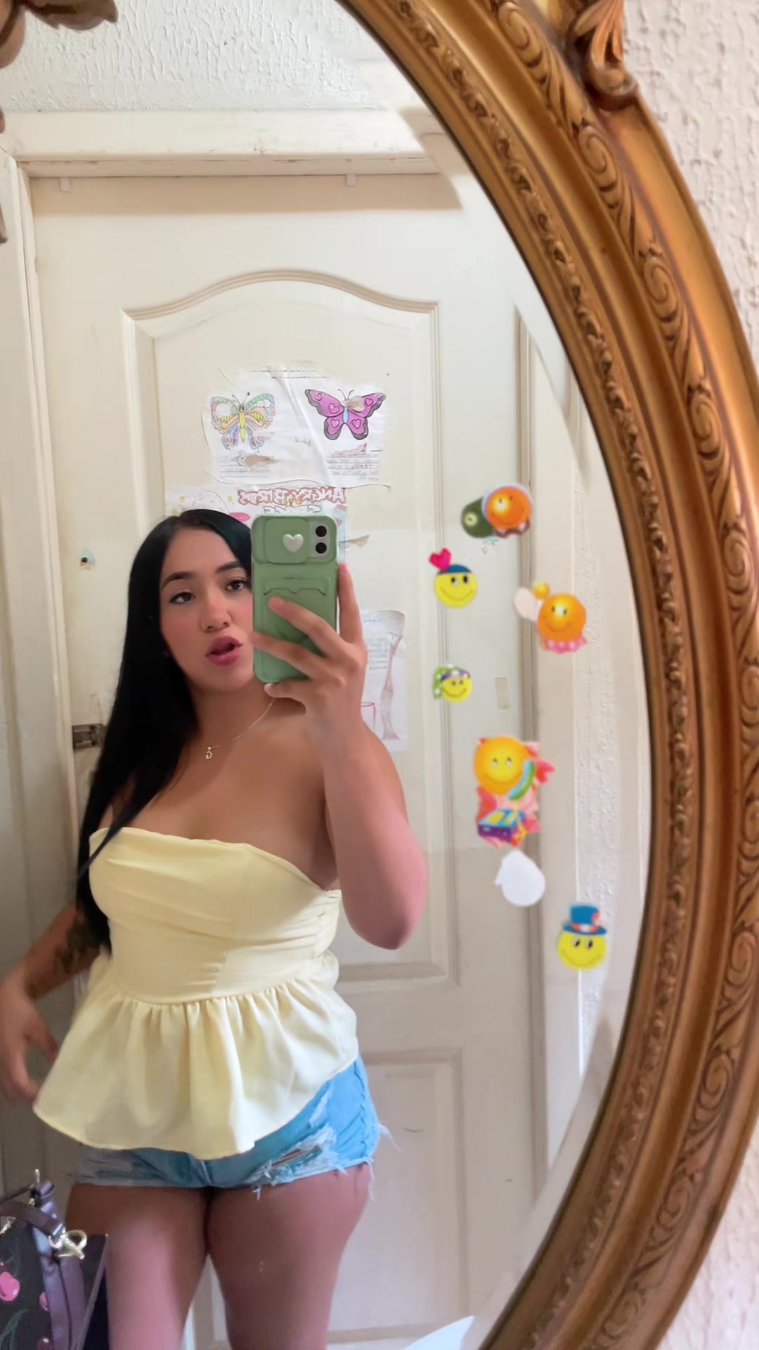 @👩🏻💋