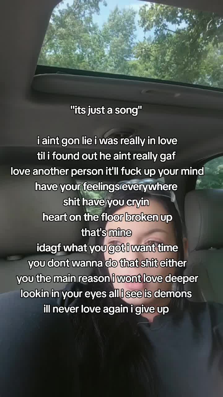 @Dee🦋