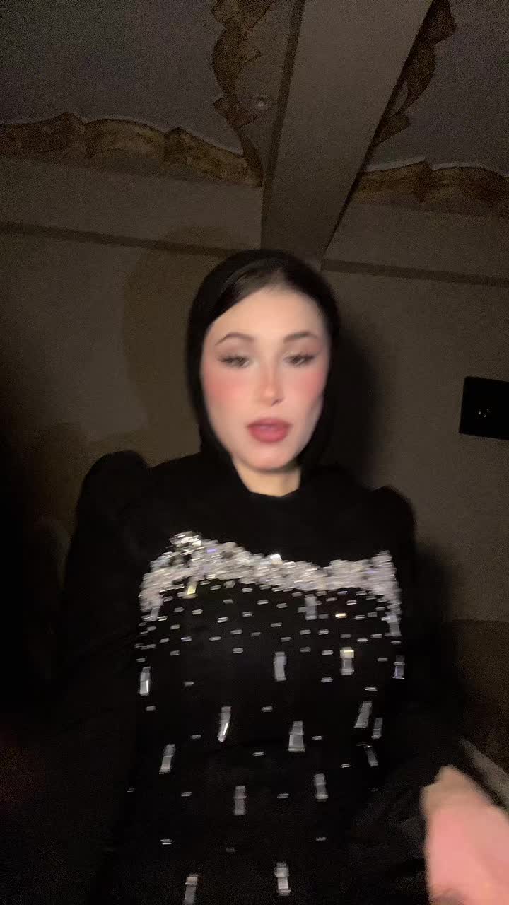 @𝑹🍒.