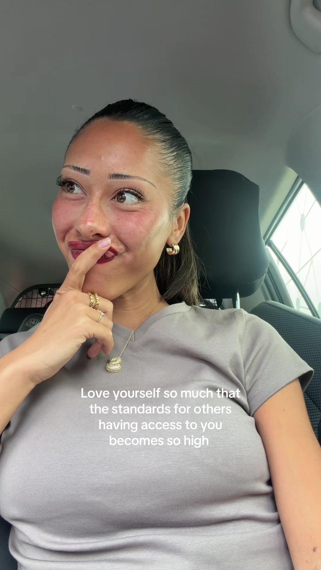 @THE4AMGIRL<3