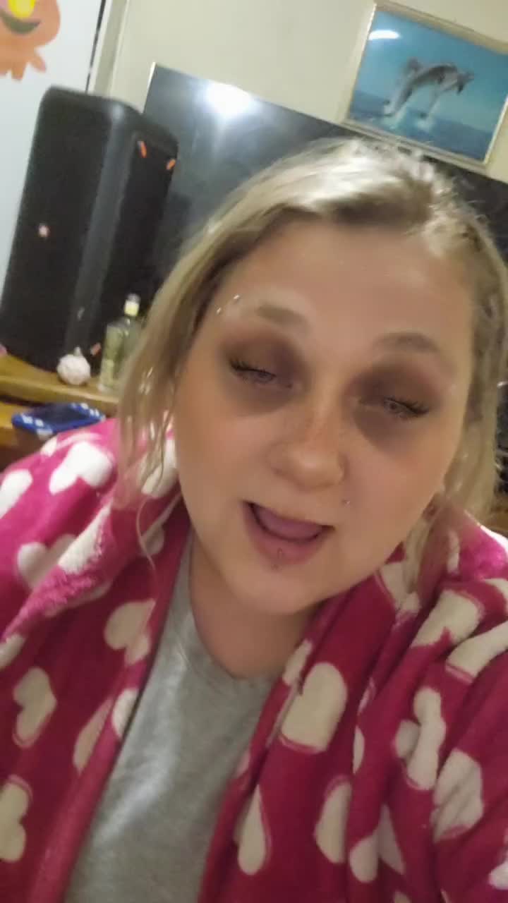 @Tamara Hayley Marinu
