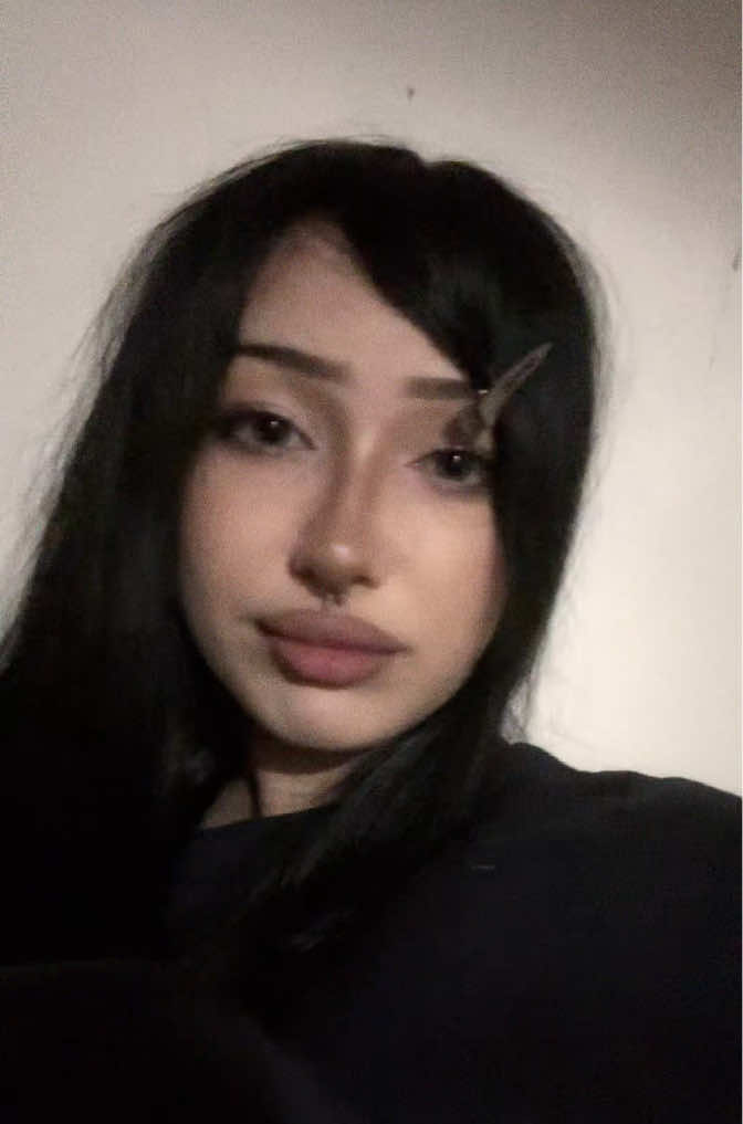 @///