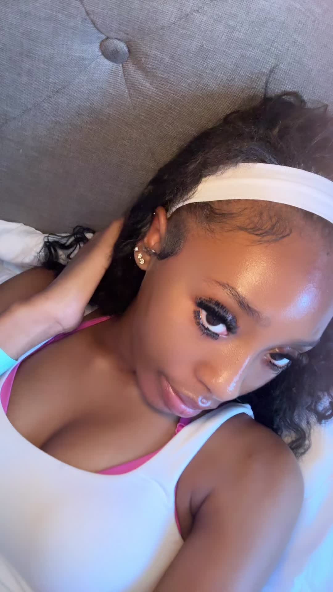 @prettylilfemdoll