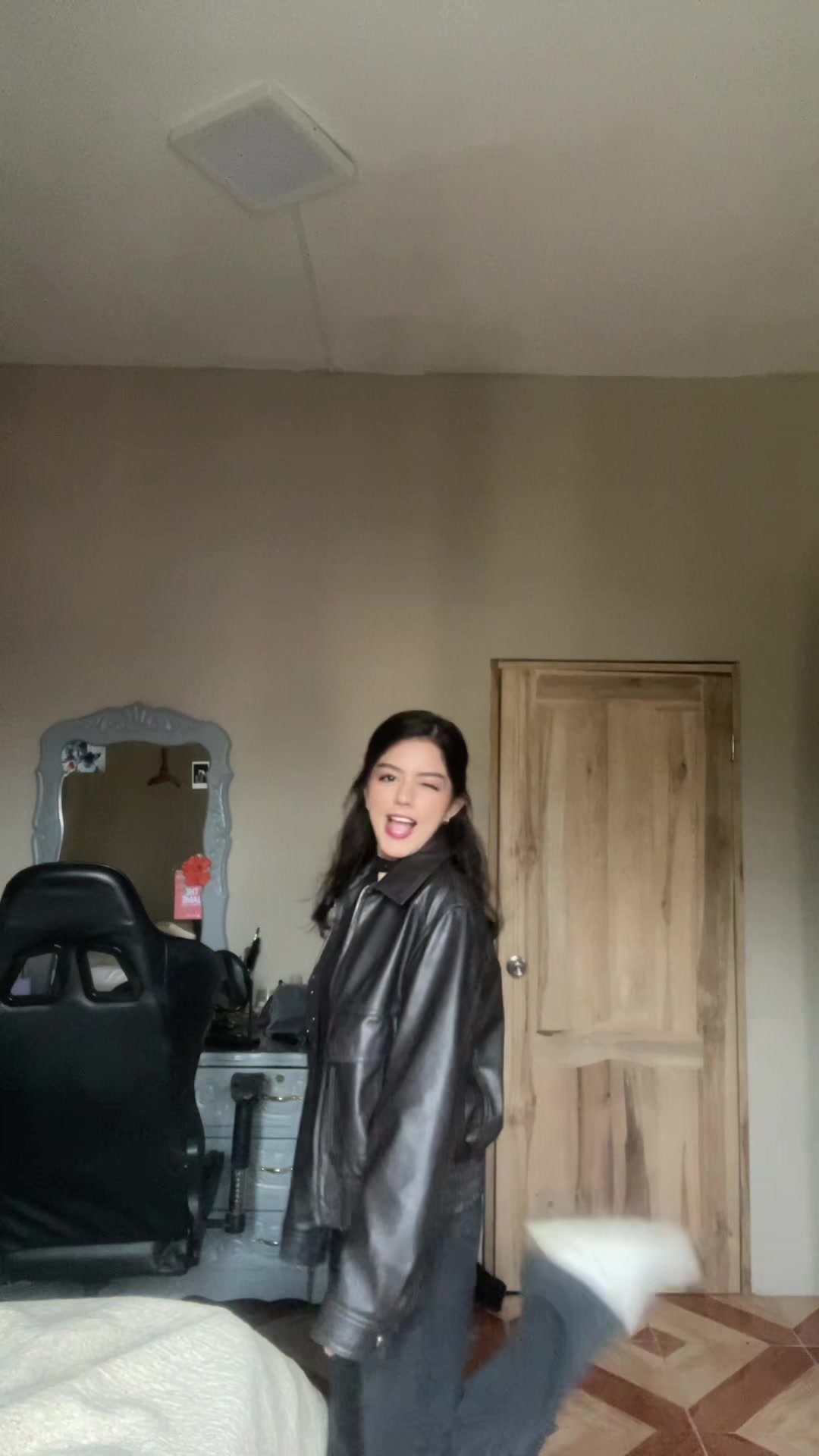 @hilaryholic