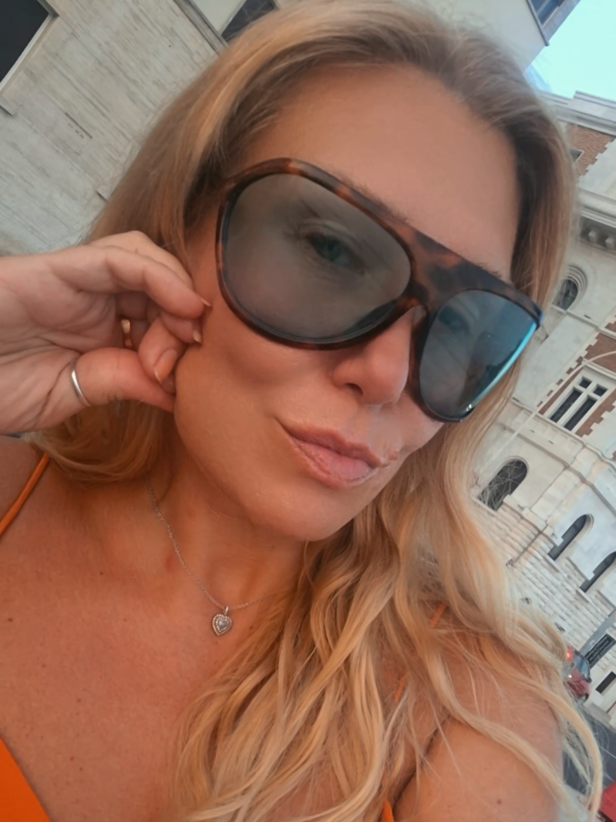 @ElenaLaPerlaOfficial