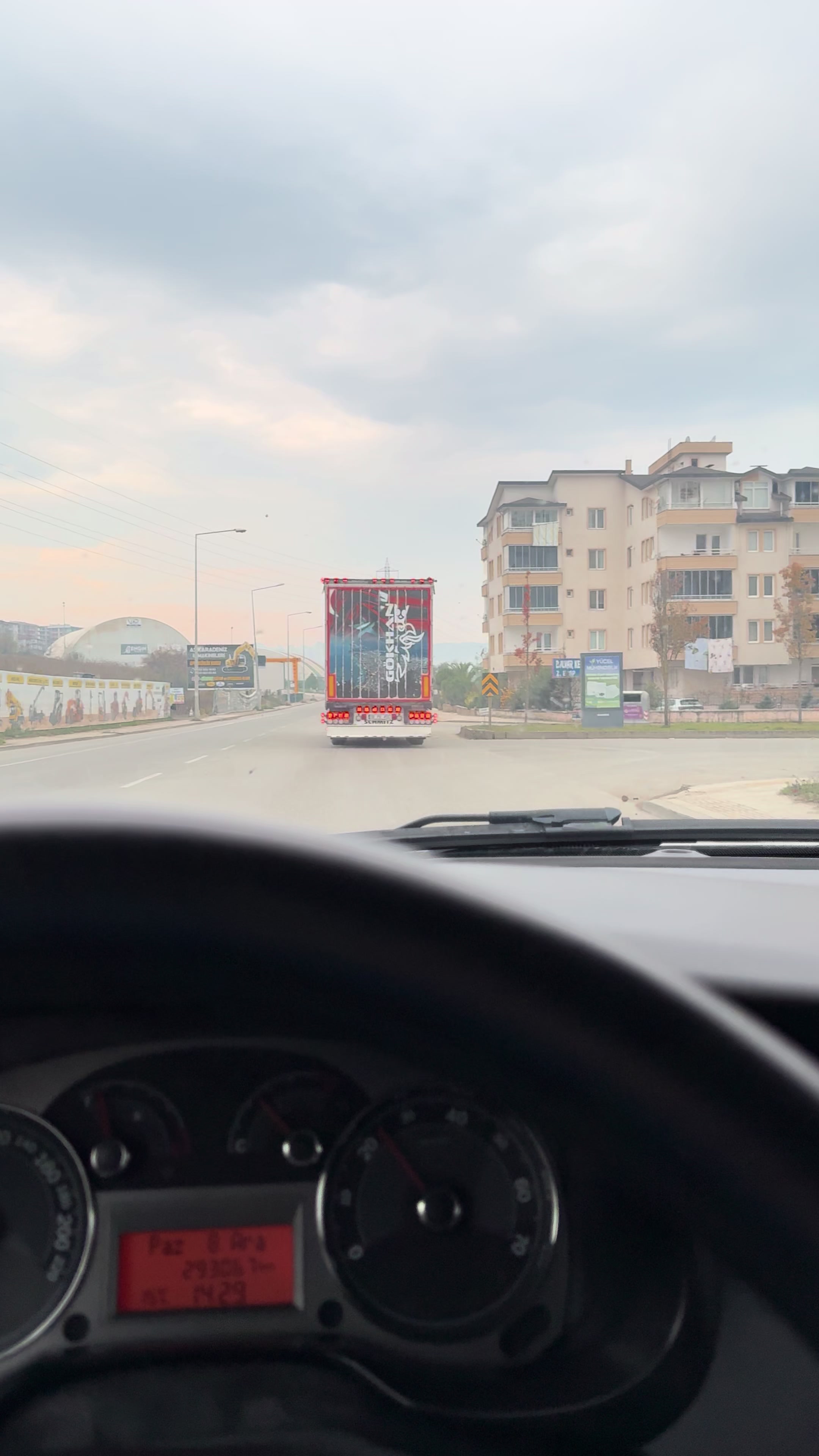@Ebru &G&ouml;khan