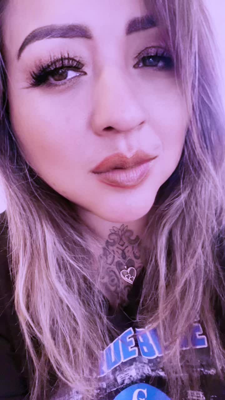 @SmokingInkedRaiderette