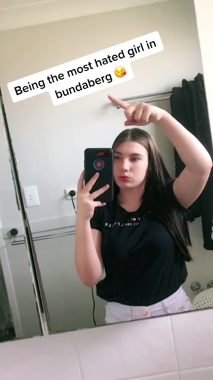 @𝒯𝒶𝓁ℯ𝒾 𝓋𝒾𝒸𝓉ℴ𝓇𝒾𝒶🖤