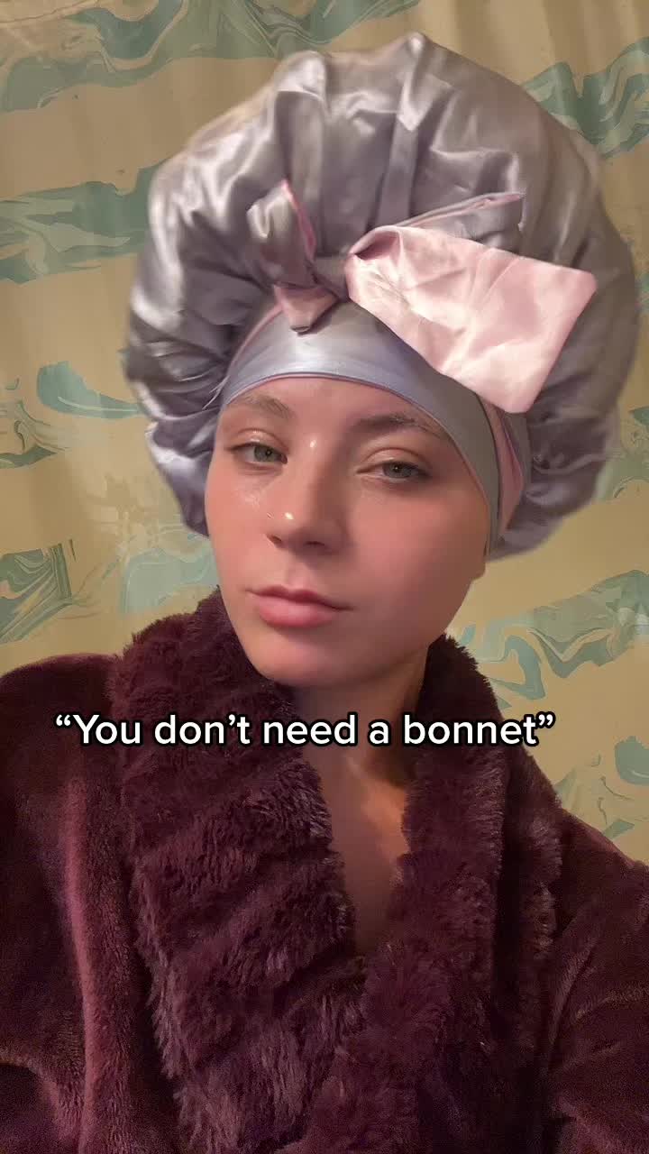 @thecurlycreole