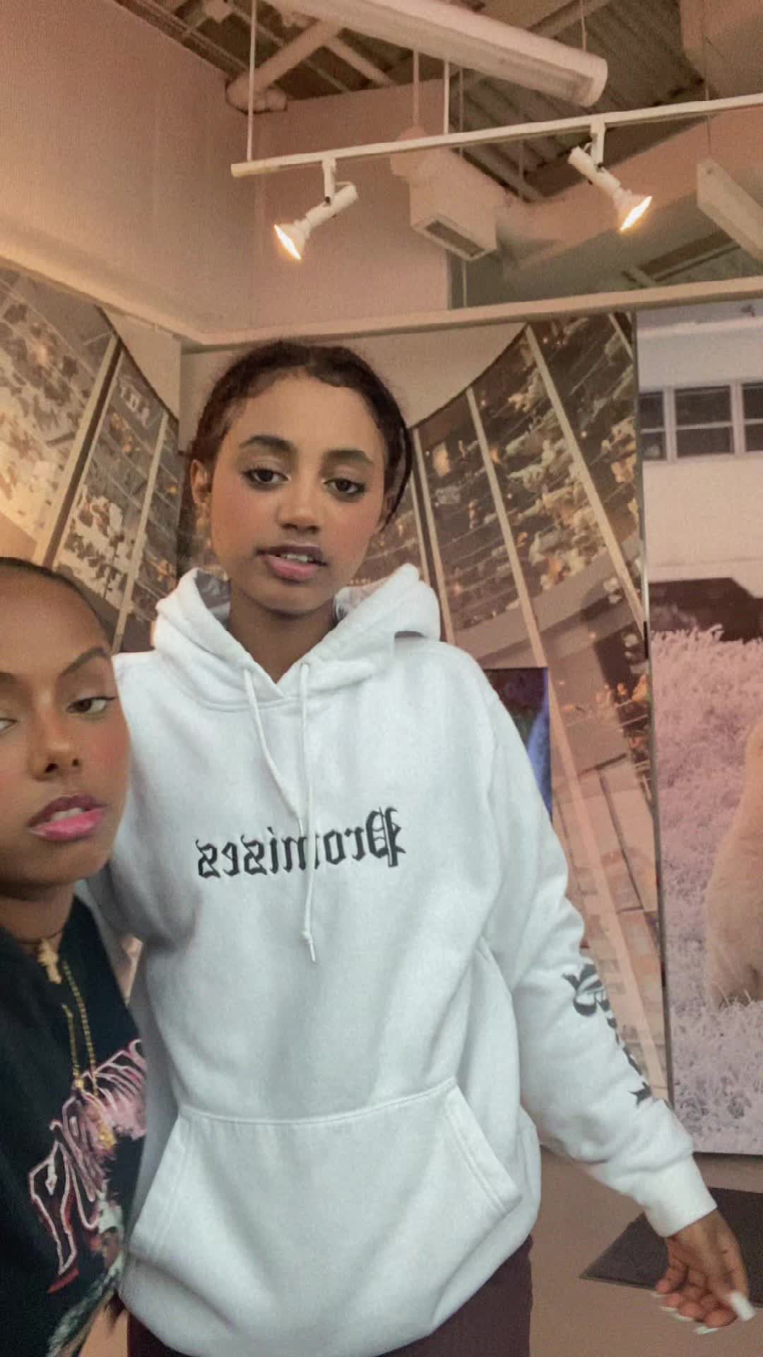 @….