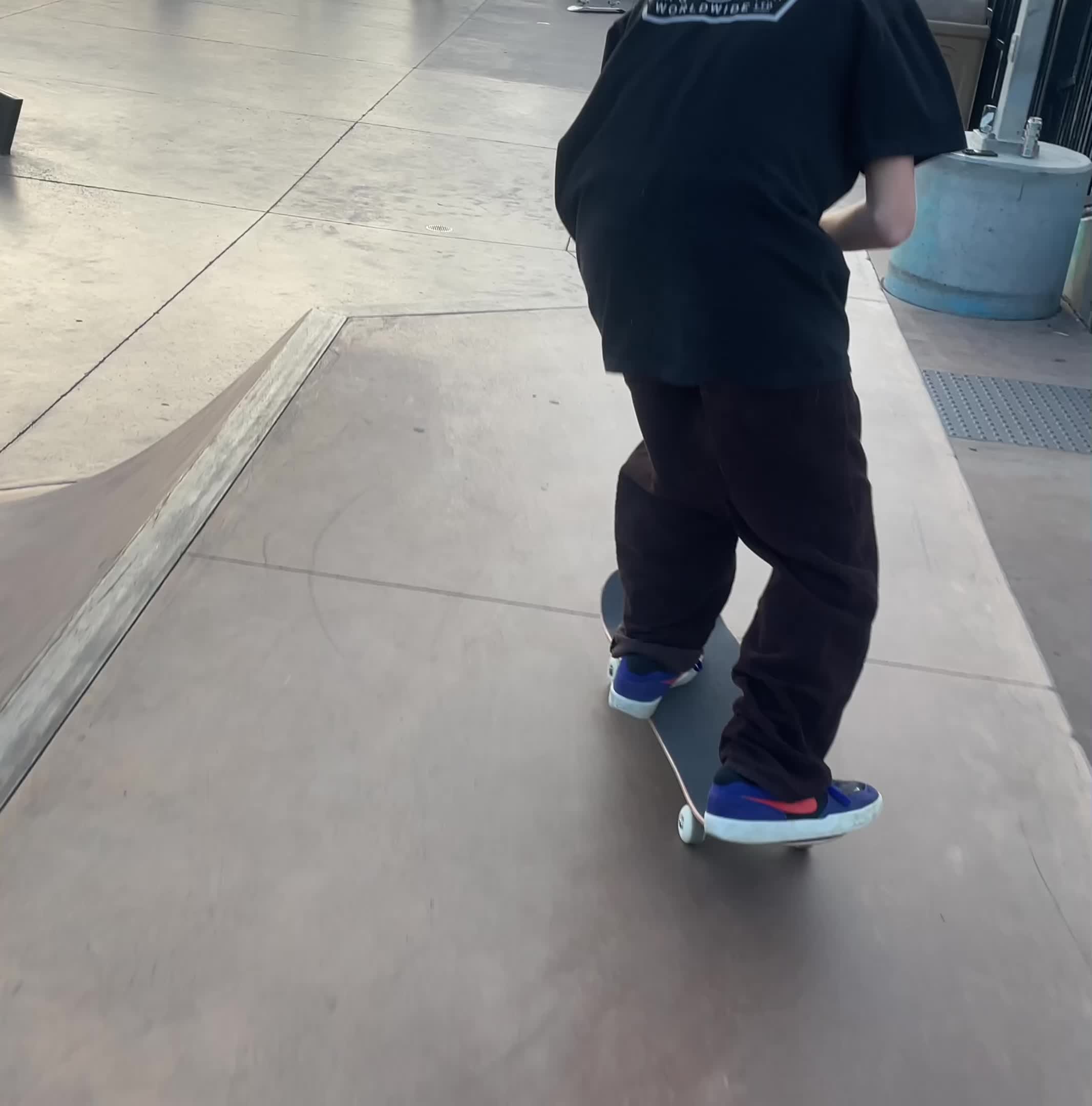 @Cracked Skateboarding