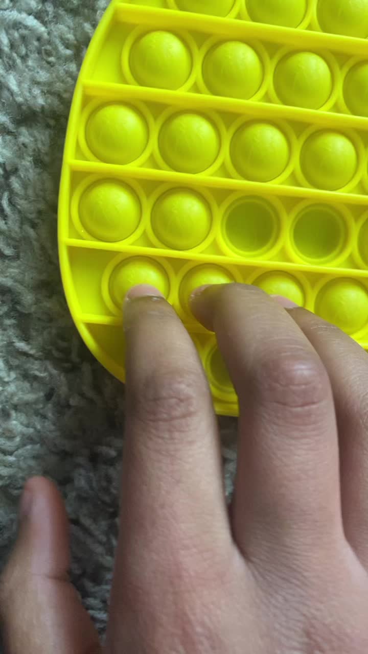 @UhM dId YoU bReAk My FIDGETS-