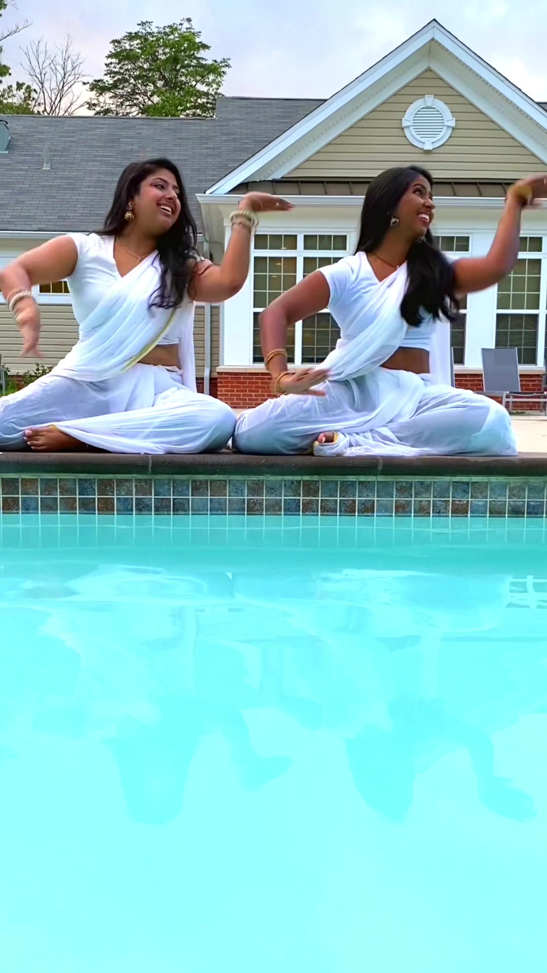 @Desi Moves & Vibes