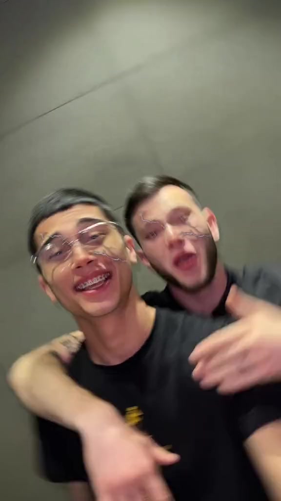 @_izzeet