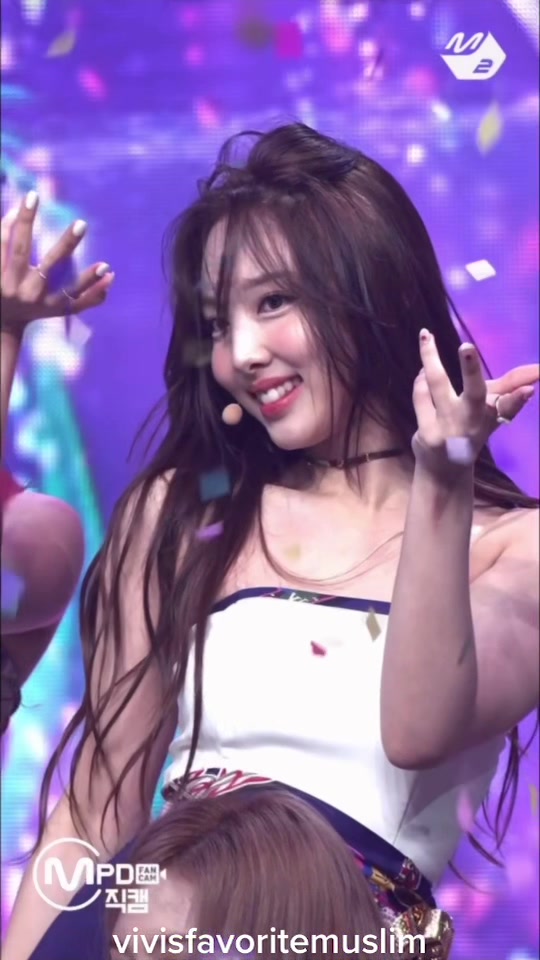 @vivi is my third bias in loona