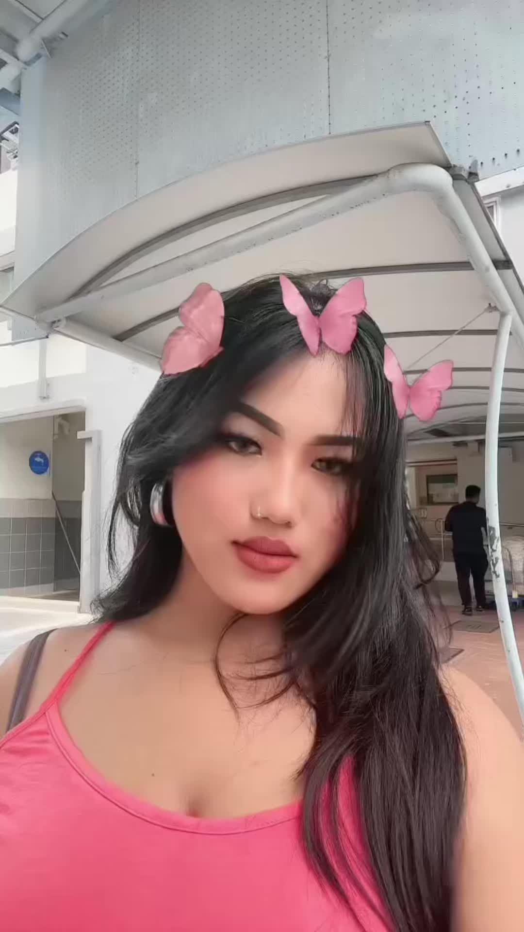 @Hot mom