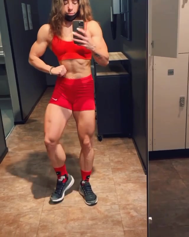 @MuscleGirlHub