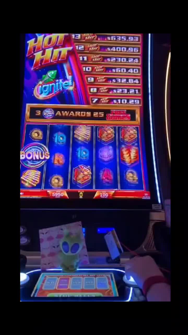 @Pearl&rsquo;s Crocs n&rsquo; Slots