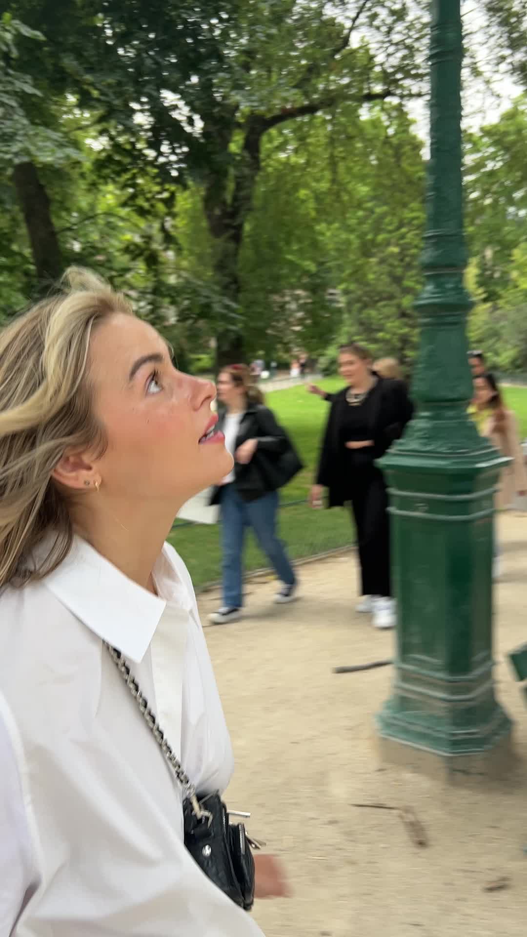 @courtneecrews