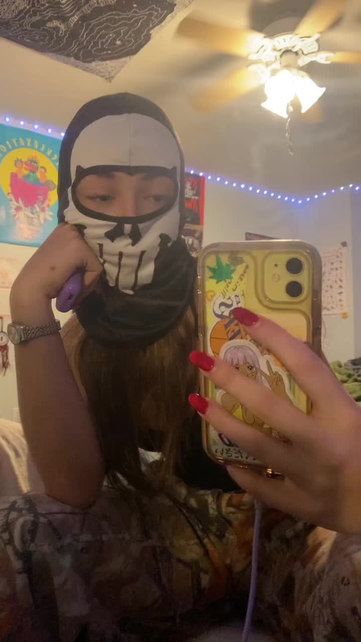 @:3